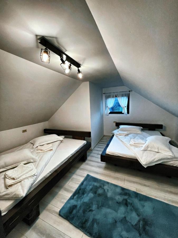 Villa Casa Din Podirei à Capu Cîmpului Extérieur photo